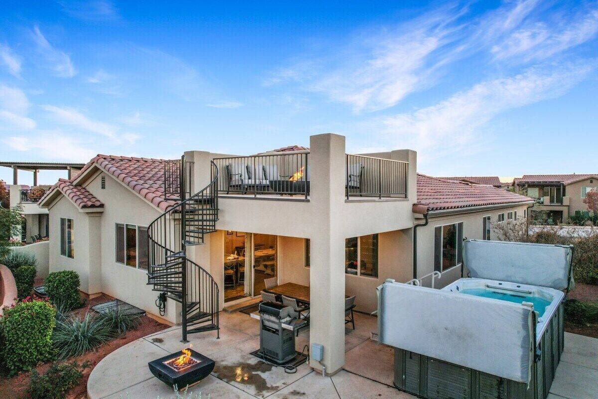Casa Clara ~ Lux Family Oasis ~ Swim/Spa ~ Theater