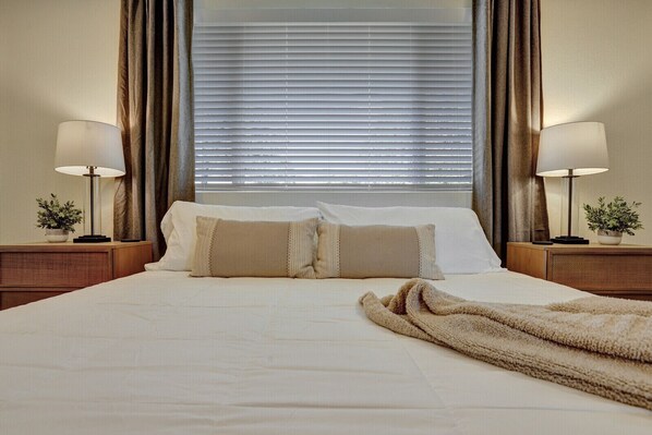 3 bedrooms, desk, iron/ironing board, travel crib