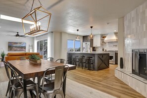 Dining - Prescott Retreat - views & minutes to Whiskey Row (Prescott)