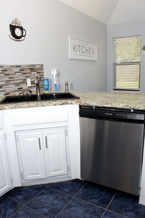 Interior - Modern and stylish 3 bedroom with large layout floor plan (Lawton)