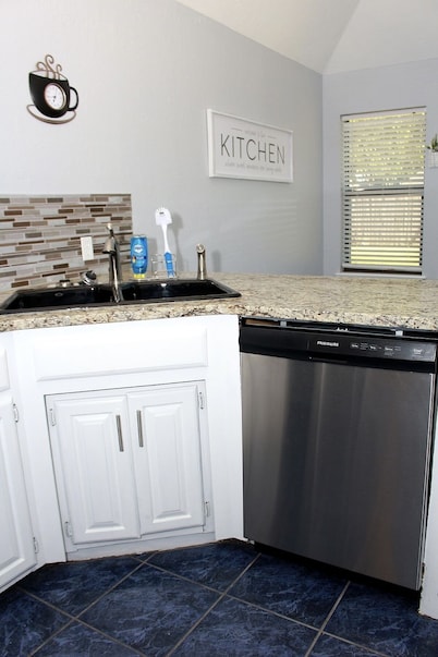 Modern and stylish 3 bedroom with large layout floor plan