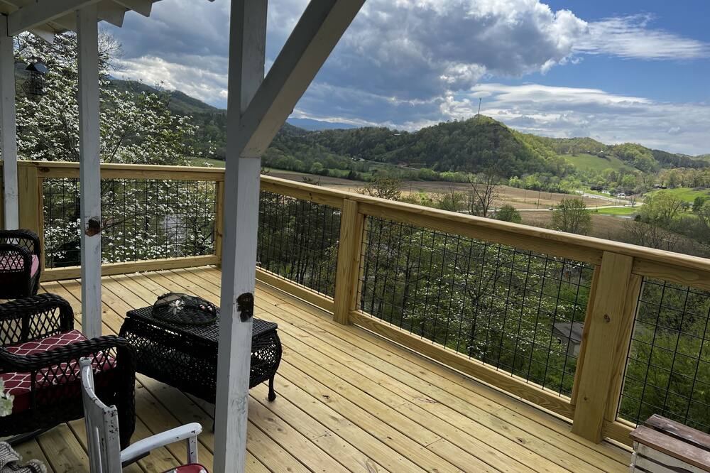 Summer Deals - sleeps 8, 5Beds, Mountain views, Kingbeds, hot-tub, Firepit