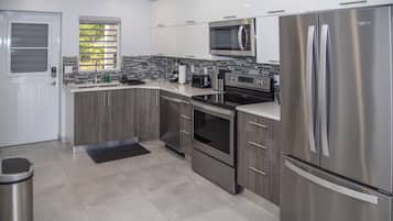 冷蔵庫、電子レンジ、オーブン、食器洗い機