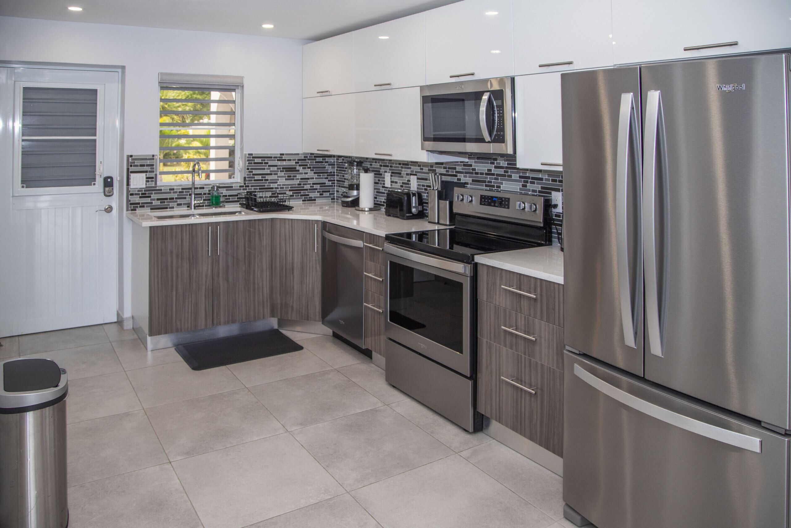 Réfrigérateur, micro-ondes, four, lave-vaisselle