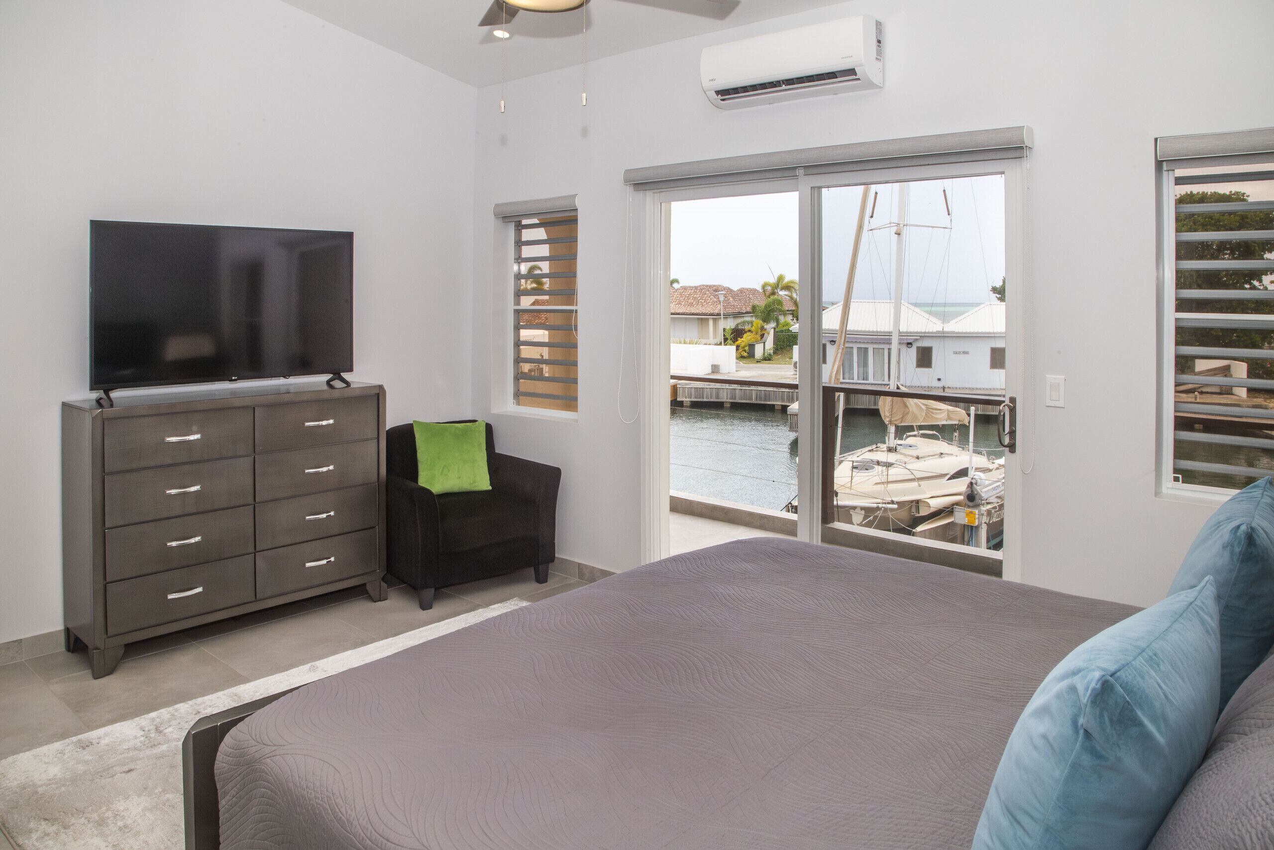 2 室のベッドルーム、セーフティボックス (室内)、WiFi (無料)、ベッドシーツ