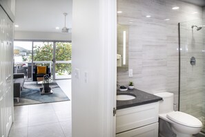 淋浴设施、毛巾