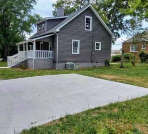 Exterior - Historic Home in  Downtown Greer 
Shop,Eat & Sleep (Greer)