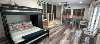 Bayview Cheerful Cottage-4 min from the beach!! Pet friendly!