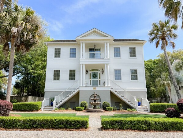 Exterior - COASTAL HEAVEN!!! Spacious home w great outdoor living space w fireplace/TV (Isle of Palms)