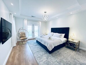 5 bedrooms, desk, iron/ironing board, travel cot