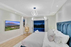 5 Schlafzimmer, Schreibtisch, Bügeleisen/Bügelbrett, Reisekinderbett
