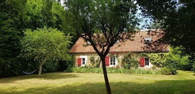 Pretty country house with large garden