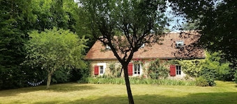 Pretty country house with large garden
