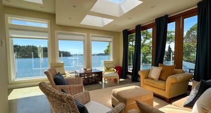 Luxurious Beachfront Villa with private hot tub, huge deck, family/pet-friendly!