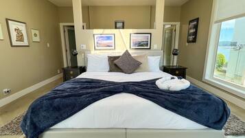 5 bedrooms, iron/ironing board, WiFi, bed sheets