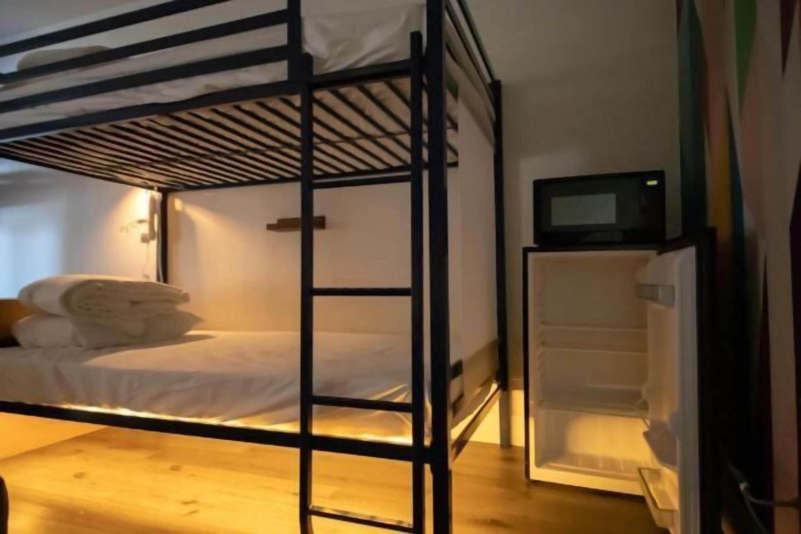 Bureau, chambres insonorisées, fer et planche à repasser, Wi-Fi gratuit