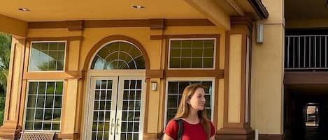 مدخل المنشأة