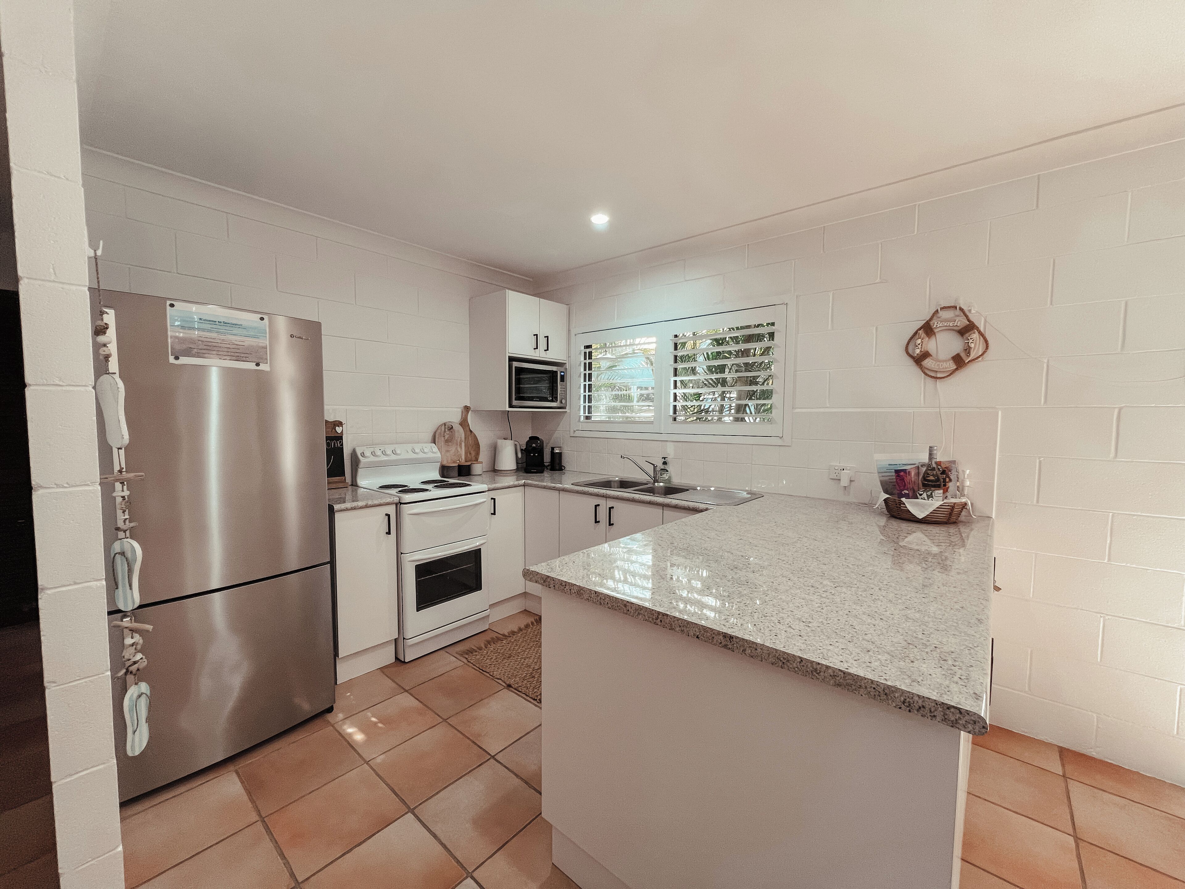 Coffee/tea maker, fridge, microwave, oven