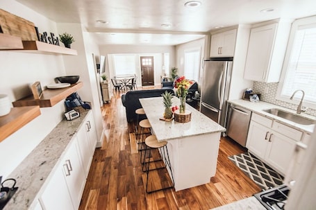 Fridge, microwave, oven, stovetop. Luxurious Modern 3-Bed 2-Bath Home near BYU-Idaho