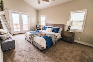 3 bedrooms, desk, iron/ironing board, travel crib