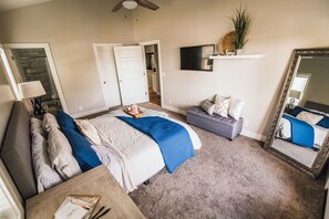3 bedrooms, desk, iron/ironing board, travel crib