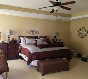3 bedrooms, desk, iron/ironing board, free WiFi