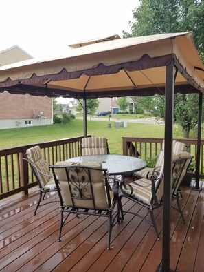 Outdoor dining - Private Home in Austin Landing, Centerville, Miamisburg and Springboro area. (Dayton)