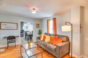 Televisión, chimenea, futbolito y tenis de mesa 