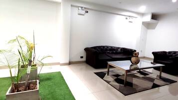 40-inch Smart TV with cable channels, TV