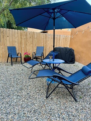 Terrace/patio - Historic Cozy Adobe 2.9 miles to the Taos Plaza. Beautiful Mountain Views. (El Prado)