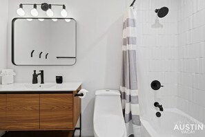 Amenidades de baño ecológicas, secadora de cabello, toallas, jabón 