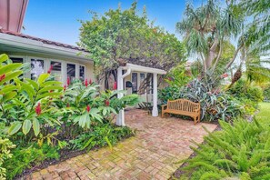 Exterior - Luxurious 5BR Home, Heated Pool/SPA, 5 min to beach (Fort Lauderdale)