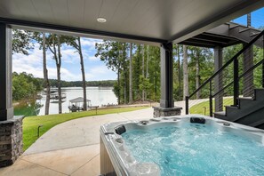 Bain à remous extérieur
