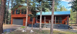 Exterior - Your going to fall in love with this cabin.outstanding for family,multi families (Alpine)