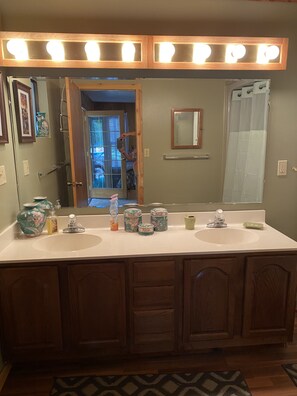 A bathroom with a large mirror, two sinks, vanity cabinets, and a vanity mirror. - Your going to fall in love with this cabin.outstanding for family,multi families (Alpine)