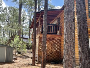 Exterior - Your going to fall in love with this cabin.outstanding for family,multi families (Alpine)