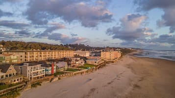 Una spiaggia nelle vicinanze