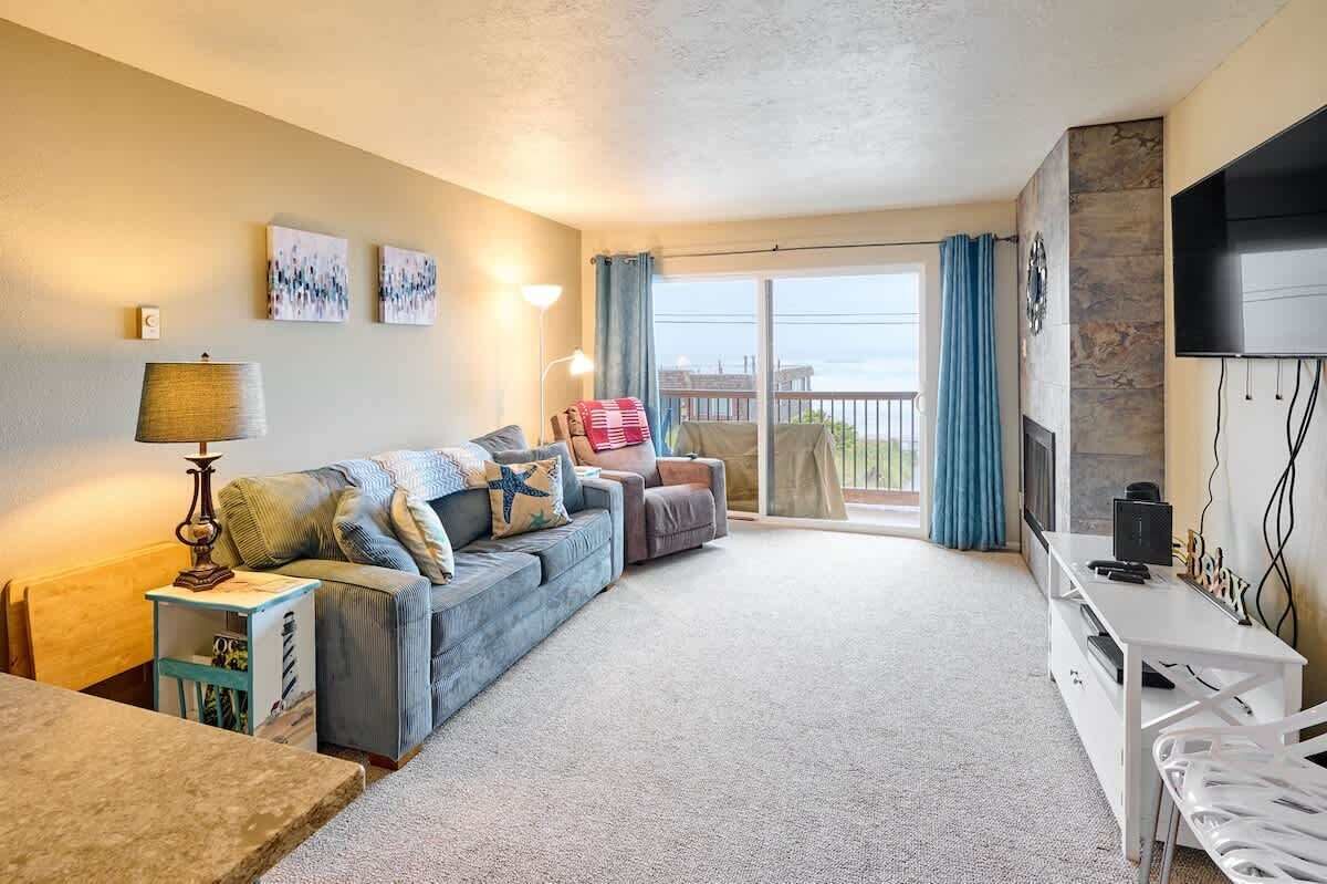 TV, caminetto, lettore DVD, tavolo da ping pong