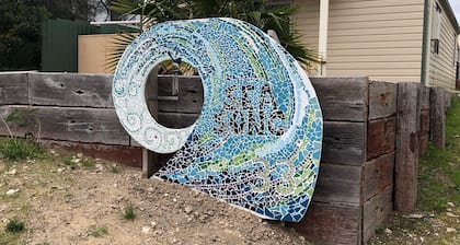 Sea Song - Comfort & Convenience for Up to 12 Guests Near the Seaside