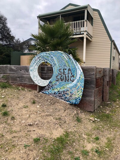 Sea Song - Comfort & Convenience for Up to 12 Guests Near the Seaside