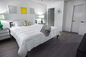 2 bedrooms, desk, iron/ironing board, travel crib - Stylish 2BR+Office, Big Pool, Pickleball and more (Palm Springs)