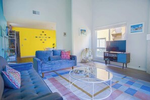 Smart TV, fireplace, offices - Stylish 2BR+Office, Big Pool, Pickleball and more (Palm Springs)
