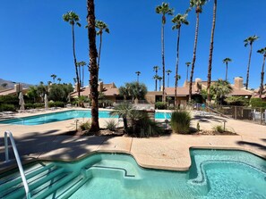 A heated pool - Stylish 2BR+Office, Big Pool, Pickleball and more (Palm Springs)