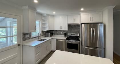 Peaceful 5 Bedroom 3 Bathroom House - 30 min from NYC