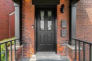 Exterior detail - Experience Comfort and Convenience in the Heart of Detroit's Midtown. (Detroit)