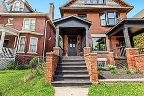 Exterior - Experience Comfort and Convenience in the Heart of Detroit's Midtown. (Detroit)