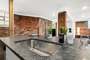 Interior - Experience Comfort and Convenience in the Heart of Detroit's Midtown. (Detroit)