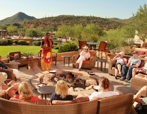 Pool / Near JW Marriott / 2 BR 2 BA / Patio