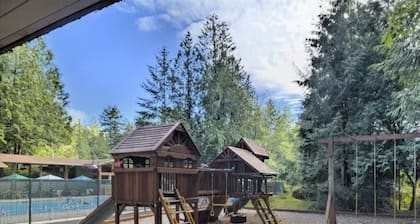 Family & Dog Friendly 2 Bedroom Plus Loft Beach Cabin