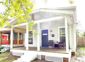 Exterior - BlueFish Cottage, Walk 2 Beach, Casino, Pet Friendly (Gulfport)